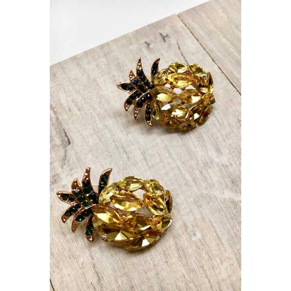 🆕 Sparkly Pineapple Statement Stud Earrings - Picture 3 of 6